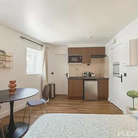 Charming 20m In 20 With Shared Terrace * Париж