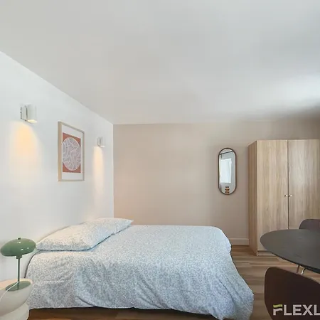 Charming 20m In 20 With Shared Terrace Апартаменты