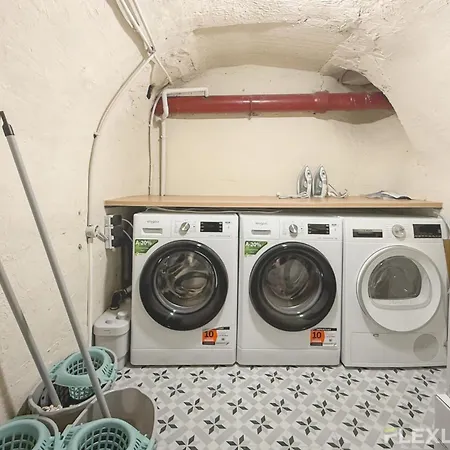 Charming 20m In 20 With Shared Terrace *