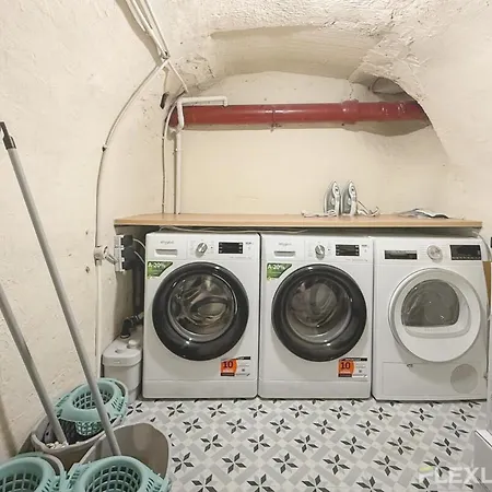Immeuble Face Apartment *