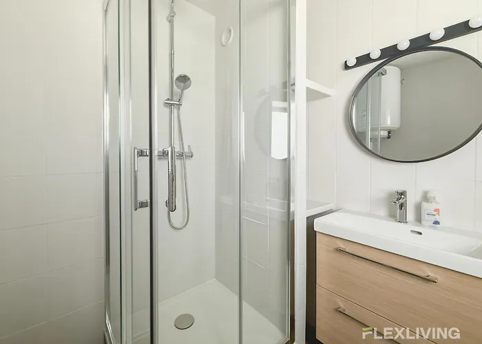 Charming 20m In 20 With Shared Terrace