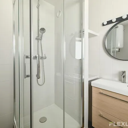 Charming 20m In 20 With Shared Terrace